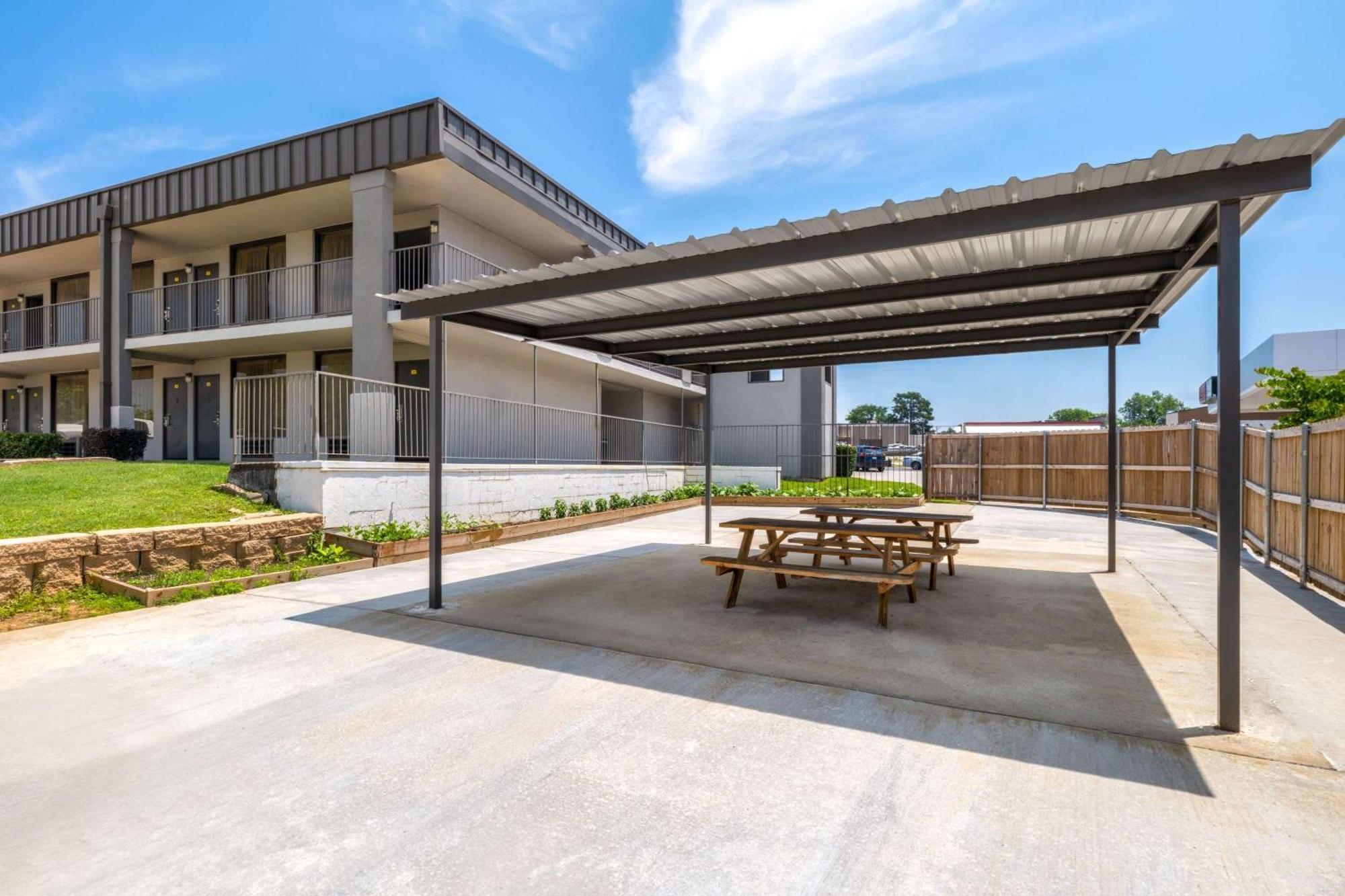 Super 8 By Wyndham Longview/North Motel Exterior photo